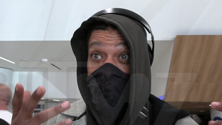 DeRay Davis Praises Nikki Glaser as Golden Globes