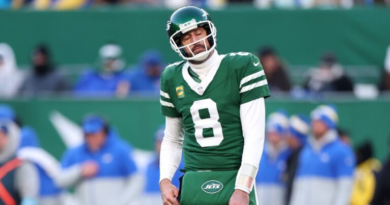 Aaron Rodgers accused of 'quitting' on New York