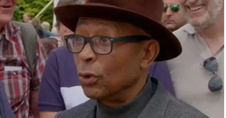 Antiques Roadshow viewers gobsmacked as 'tatty' item