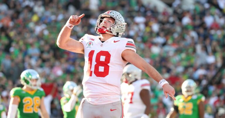 Iconic Rose Bowl should host college football