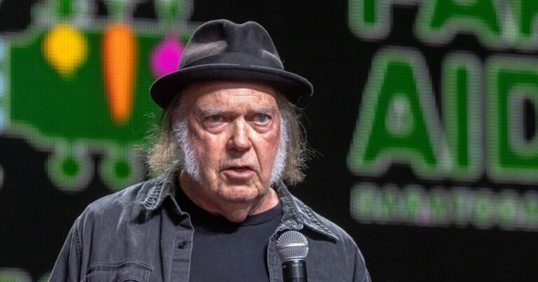 Neil Young's U-turn to perform at Glastonbury after