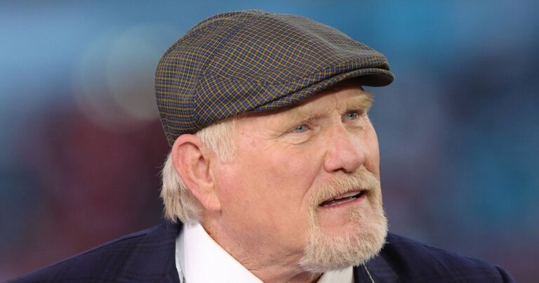 Terry Bradshaw hilariously compared to Christmas