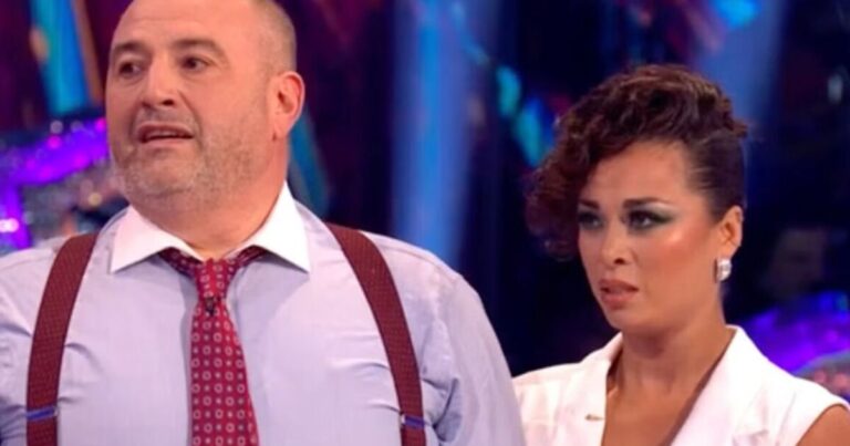 Wynne Evans apologises after being caught making