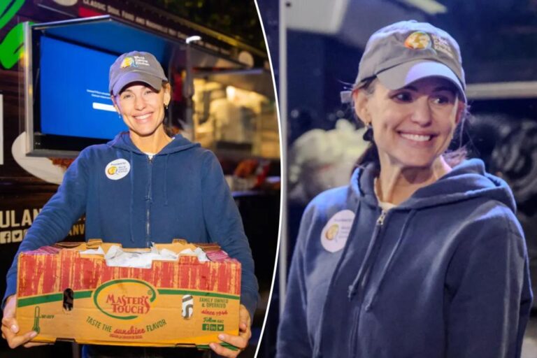 Emotional Jennifer Garner volunteers at food truck | Gossip Wire