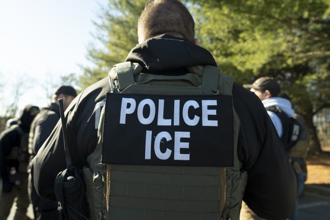 Anti-ICE Crew Thinks They Have ICE Cornered in CA