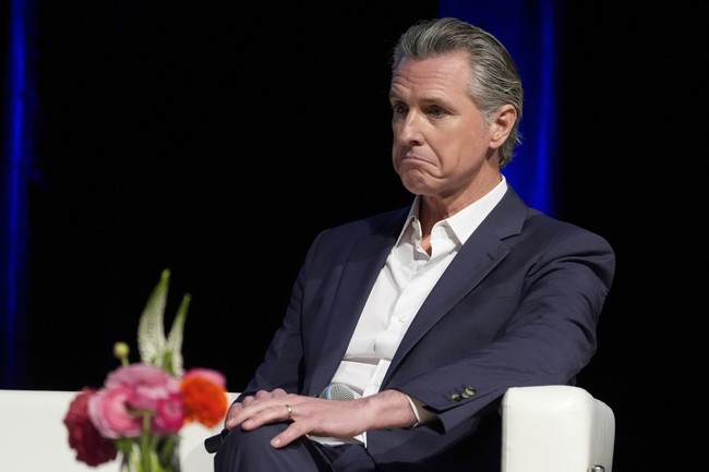 Bed Bath and Beyond Executive Chair Wrecks Gavin