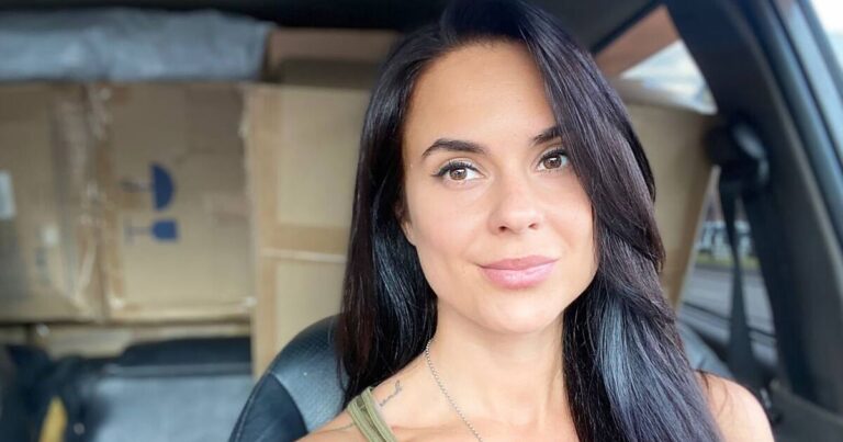 Vladimir Putin sends wreath to funeral of reporter