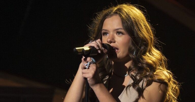 American Idol contestant freezes and runs off