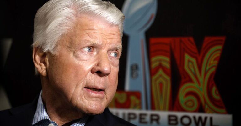 FOX sportscaster quits role for new career weeks