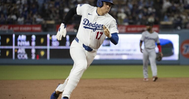 Matt Sauer saves the Dodgers' bullpen in rout of