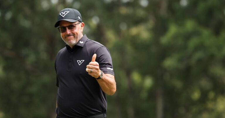 Phil Mickelson sends message as John Daly's son