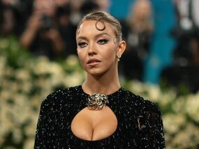 Euphoria's Sydney Sweeney bares cleavage in