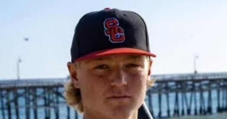 Mike Erspamer of San Clemente shuts down hitters