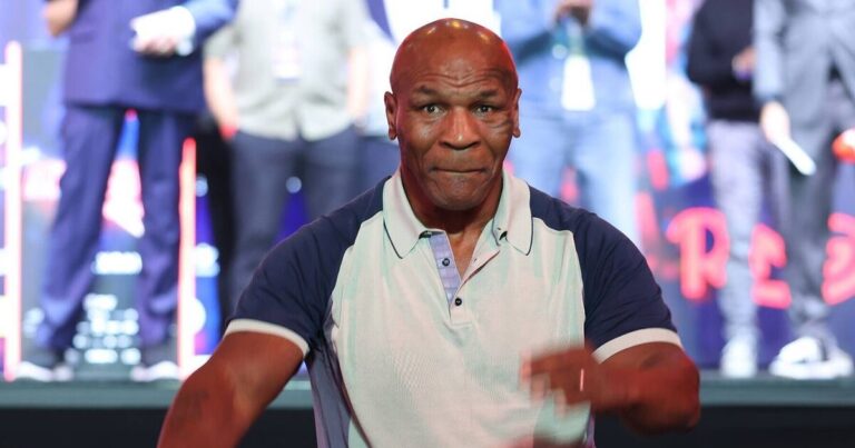 Mike Tyson starts war with Floyd Mayweather as
