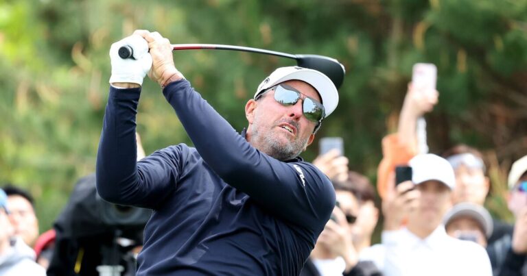 Scottie Scheffler makes Phil Mickelson eat his