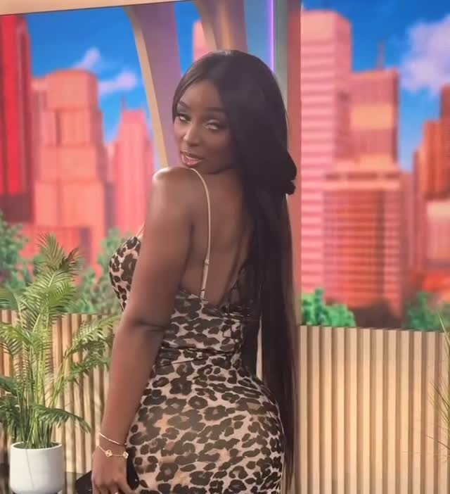 Amara La Negra Stuns With Fiery Look And Fans | Gossip Wire News