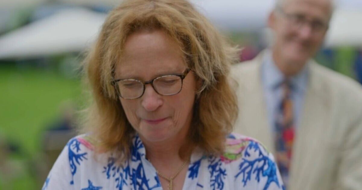 Antiques Roadshow guest in tears as 'cheap' family | TV Shows