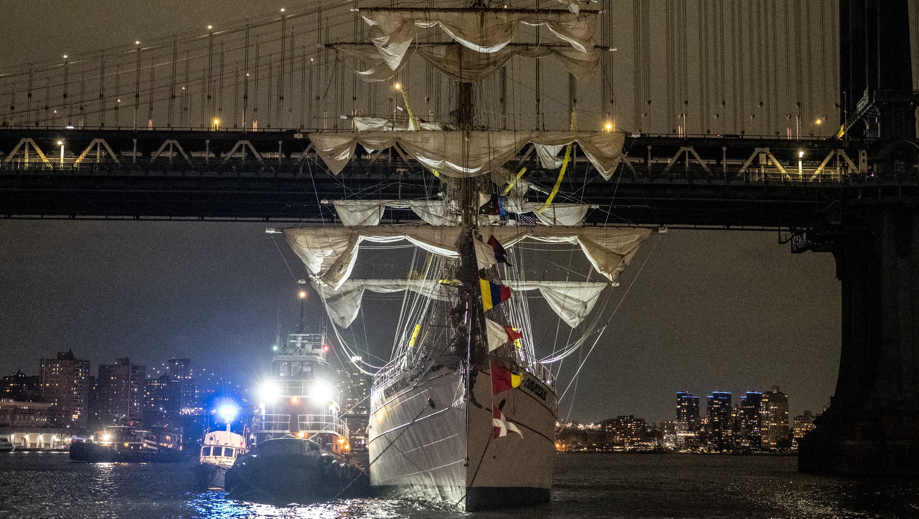 Brooklyn Bridge Crash: How Did the Mexican Navy | Gossip Wire