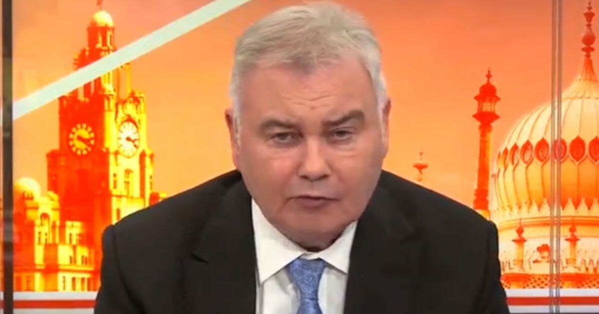 Eamonn Holmes cosies up to girlfriend after issuing | UK News