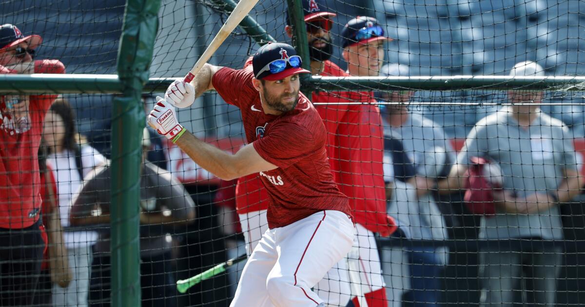 Former Dodgers utilityman Chris Taylor signs deal | College News