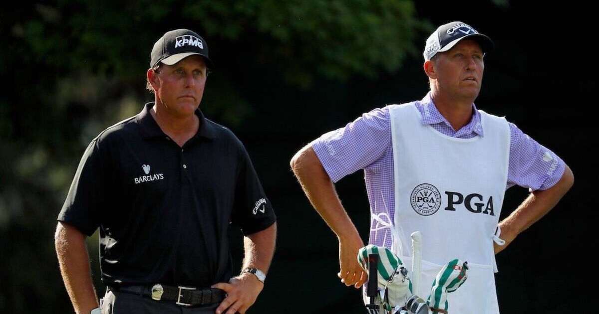Jim 'Bones' Mackay got caddie present after Phil | Golf News