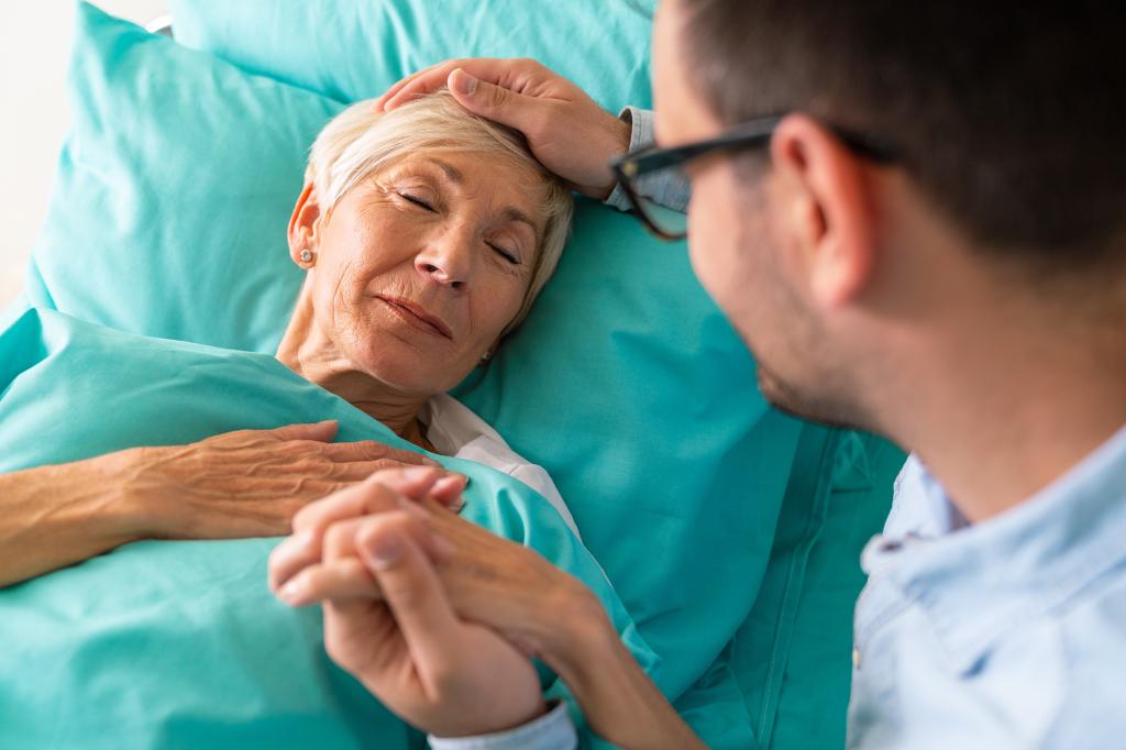 My estranged aunt is in hospice care — how should | Lifestyle News