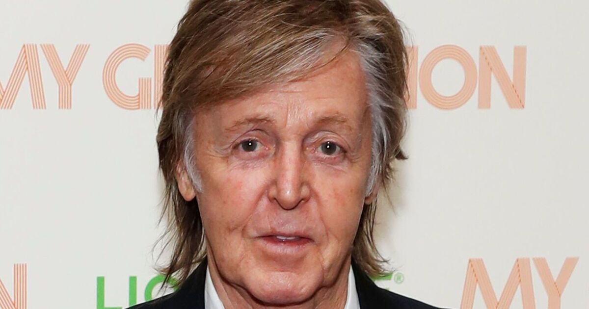 Paul McCartney's sweet gesture as he paid tribute to | UK News