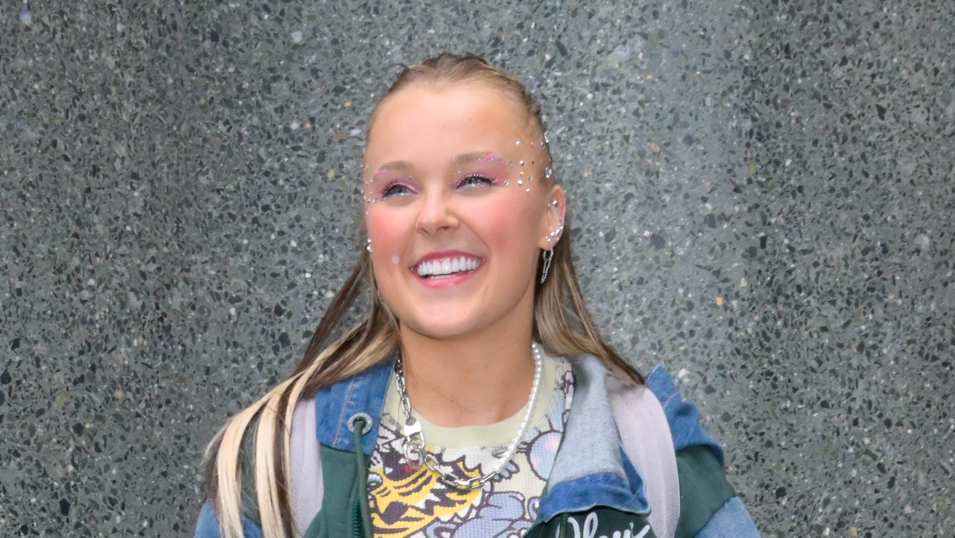 Are JoJo Siwa & Chris Hughes Dating? Get | Gossip Wire