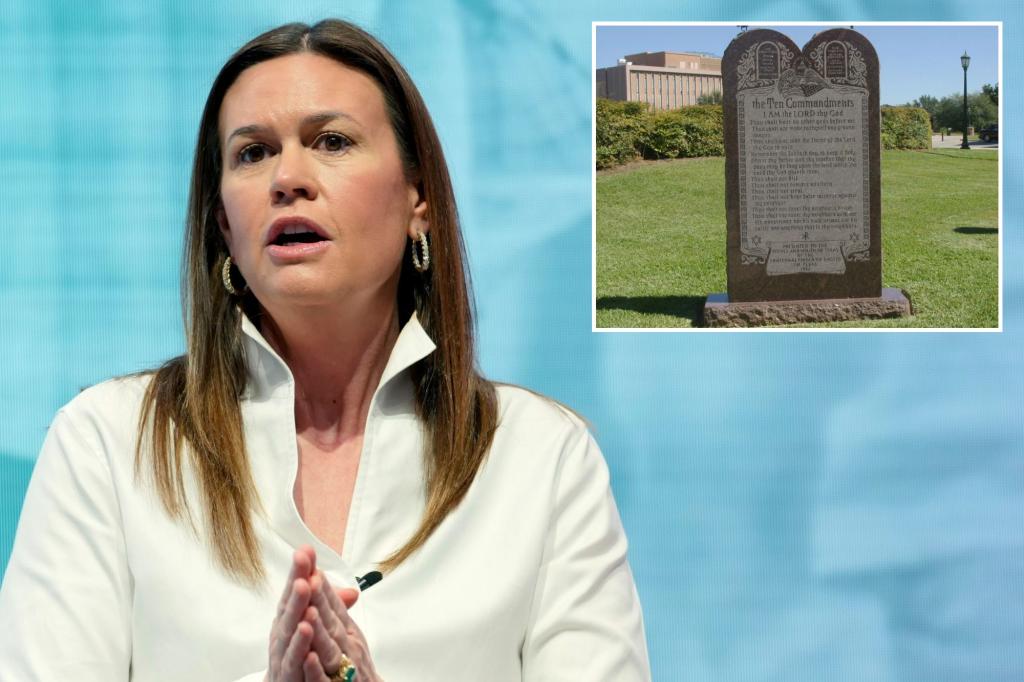 Arkansas families sue to keep 10 Commandments out | Gossip Wire