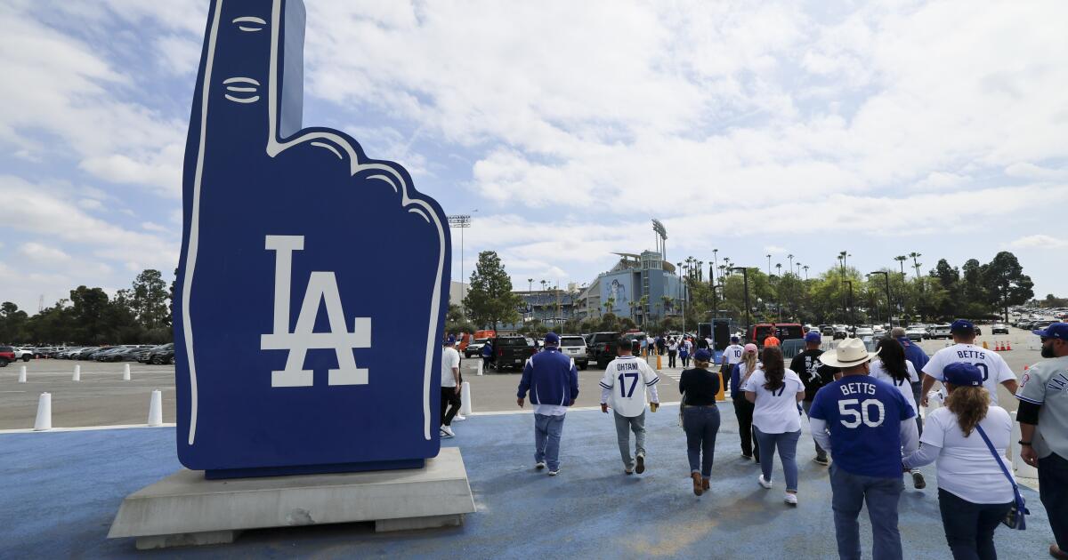 Dodger Stadium Express to run despite curfew | College News