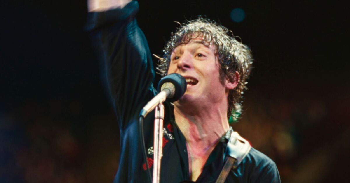 First look at Bruce Springsteen biopic sparks | UK News