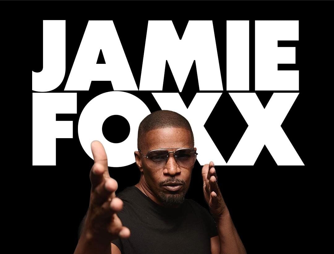 Jamie Foxx Kicks Off Comedy Tour With Fans Begging | Gossip Wire News