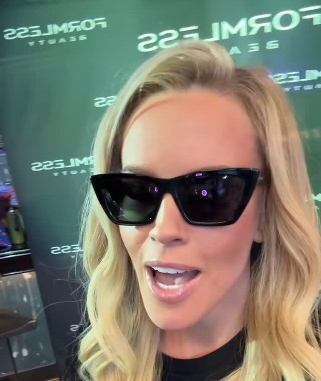 Jenny McCarthy Invites Fans To Blockhead HQ Pop-Up | Gossip Wire News