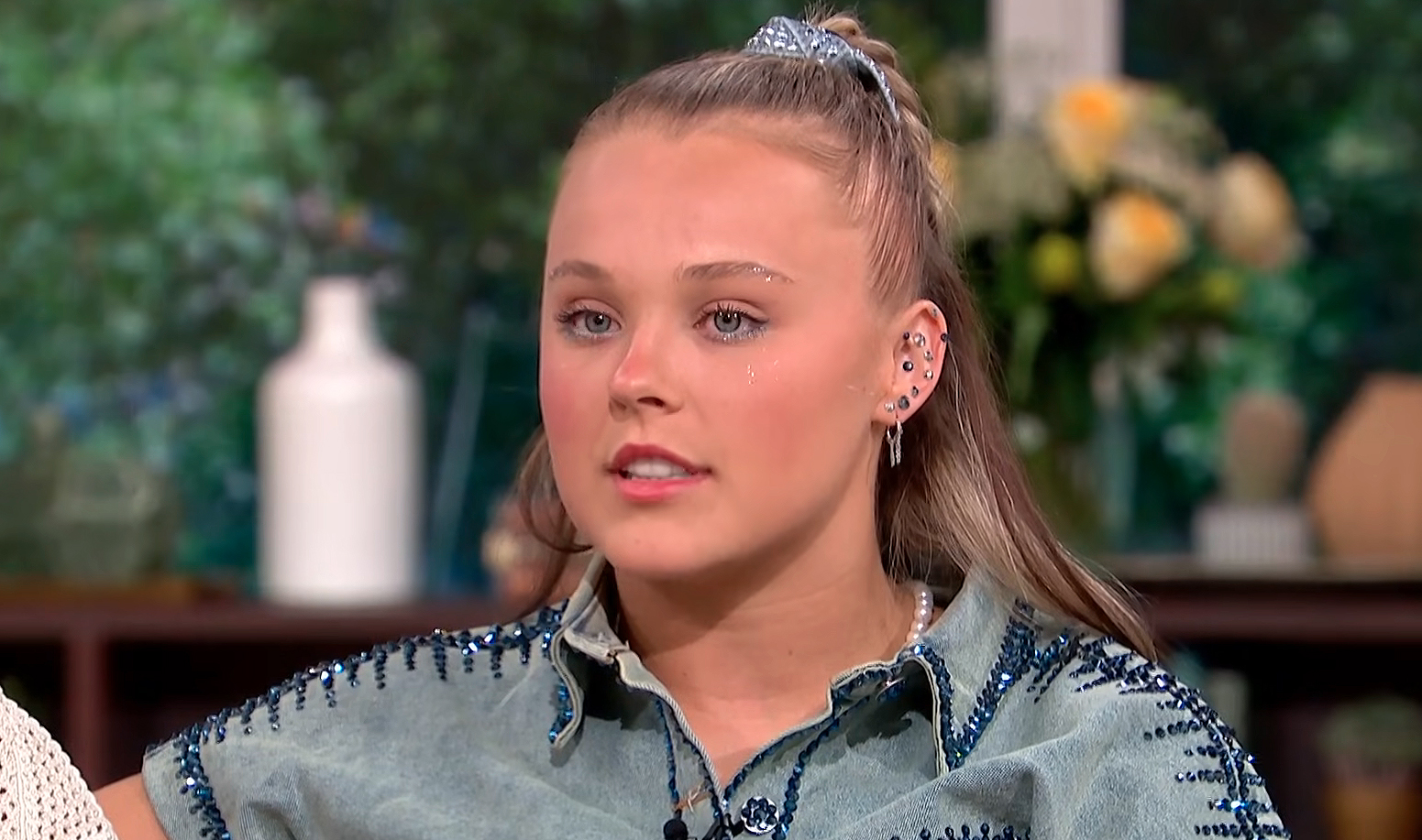 JoJo Siwa claims she felt ‘pressured’ into coming out as a lesbian: ‘I kind of boxed myself
