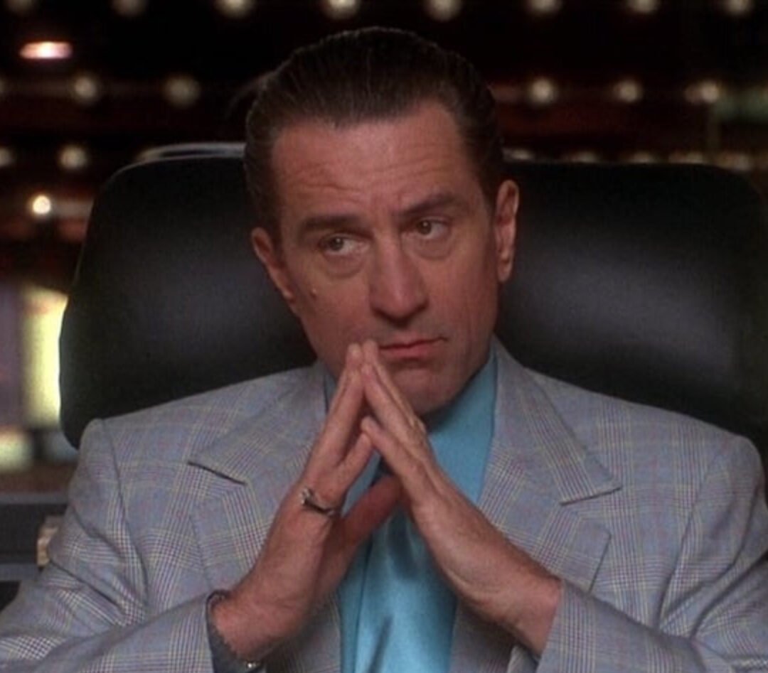 Robert De Niro Spotted Struggling To Walk In High | Gossip Wire News