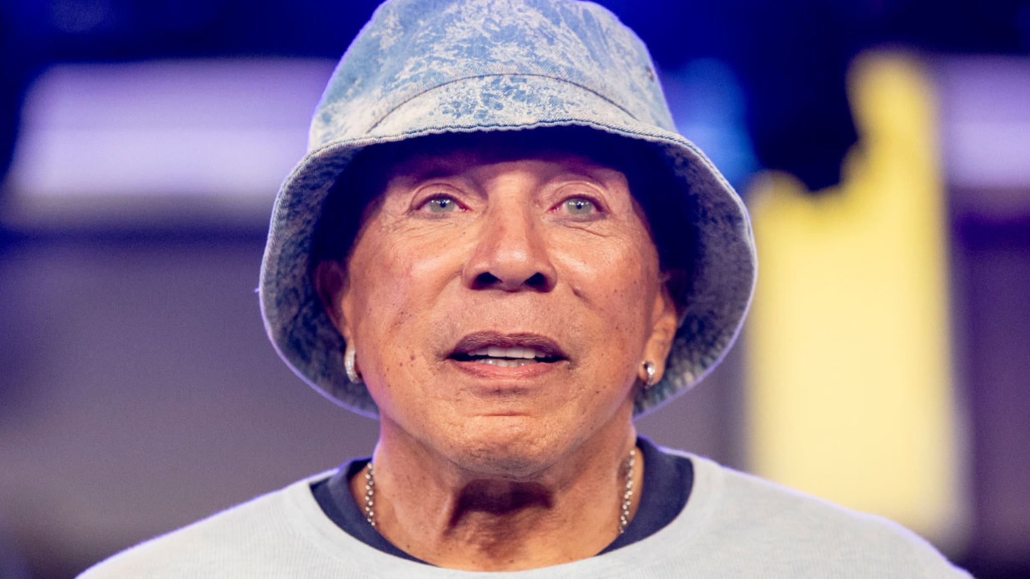Smokey Robinson Asks Judge to Compel Deposition of