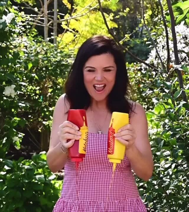 Tiffani Thiessen Sparks Hot Dog Debate With Messy | Gossip Wire News