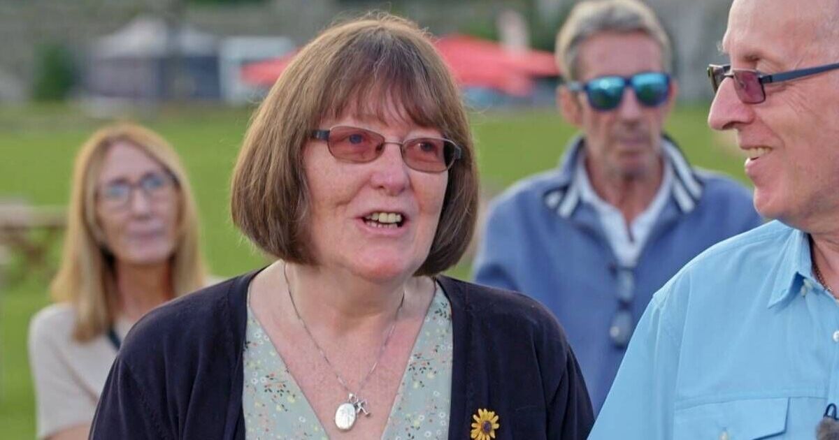 Antiques Roadshow guests floored as family | TV Shows