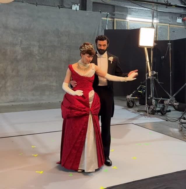 Carrie Coon And Morgan Spector Charm Fans With | Gossip Wire News