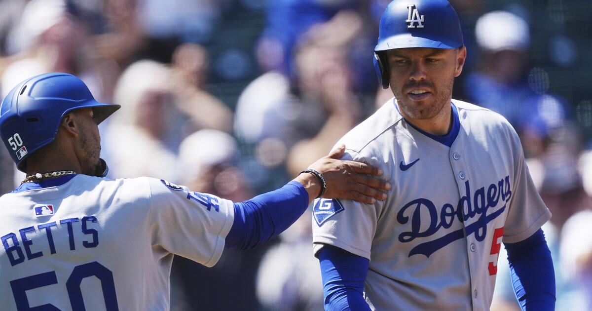 Clayton Kershaw, offense help Dodgers salvage