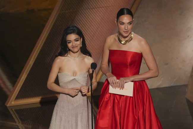 Disney Actress Reveals Why 'Snow White' Bombed,