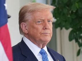 Fox News interrupts show for Trump's tariff | Latest US News