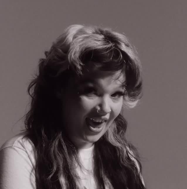 Lola Young Teases New Song Spiders With Tarantula | Gossip Wire News