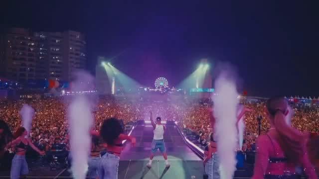 Maluma Stuns At Baja Beach Fest With Electrifying | Gossip Wire News