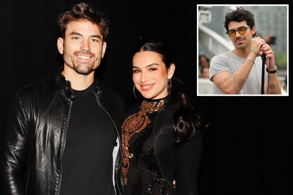 Married 'Bachelor' stars go viral for wife's celeb