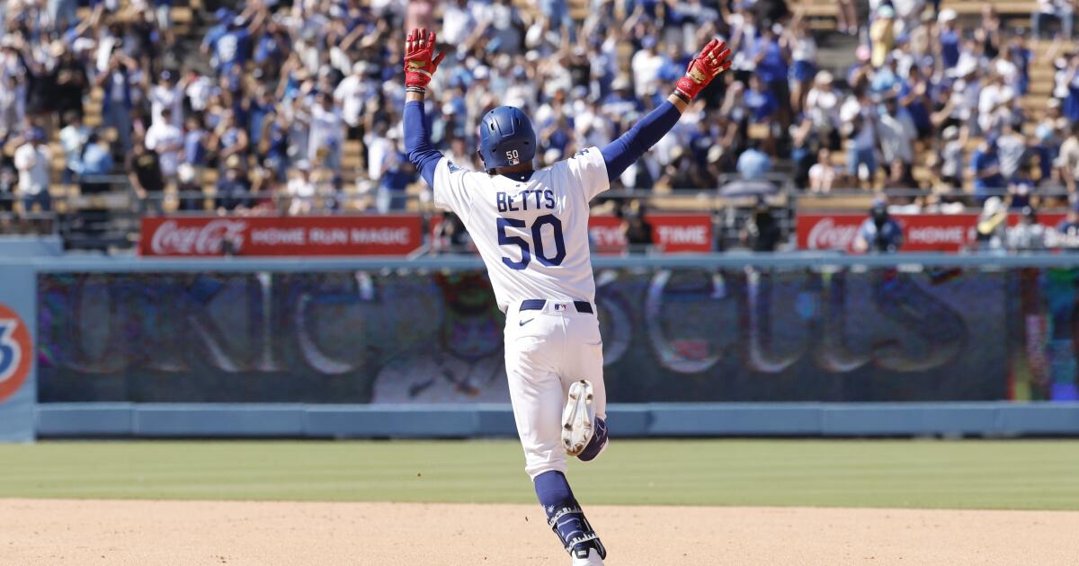 Mookie Betts delivers 'for the boys' in Dodgers'
