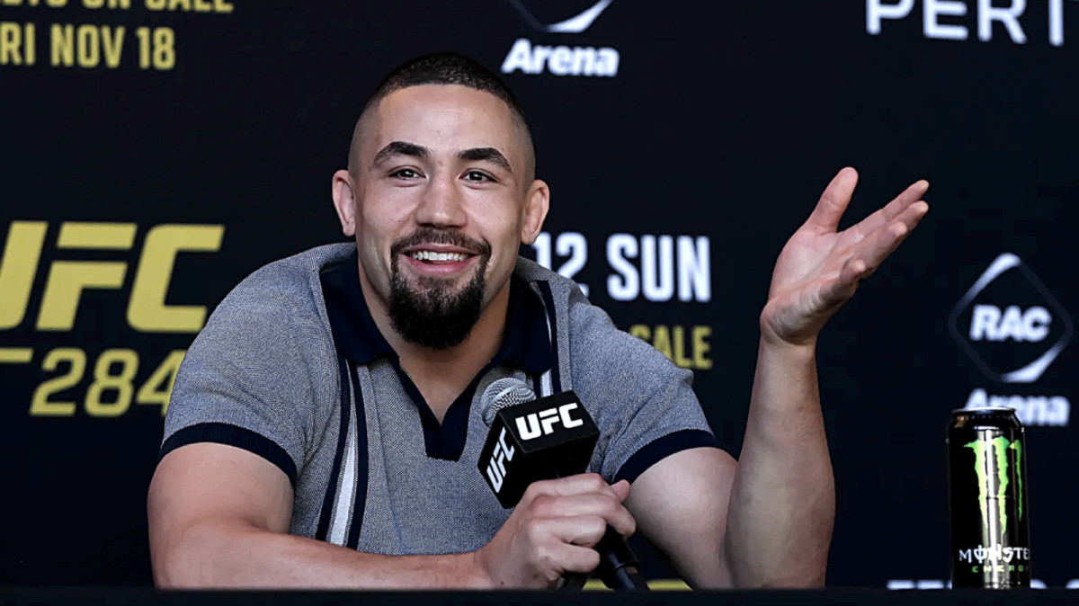 Robert Whittaker goes off about referee stand-ups