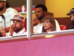 Taylor Swift and Travis Kelce seen for first time | College News