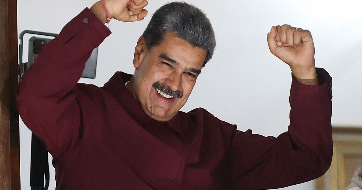 Trump doubles huge reward for Venezuelan president | Political News