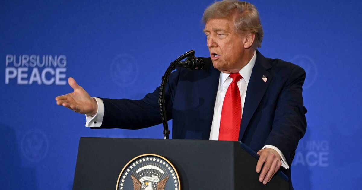 Trump 'struggles to keep eyes open' 'appears